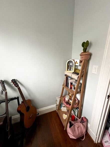 Building Photo - 99 School St