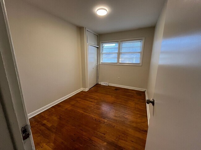Building Photo - 1616 Brockett Ave