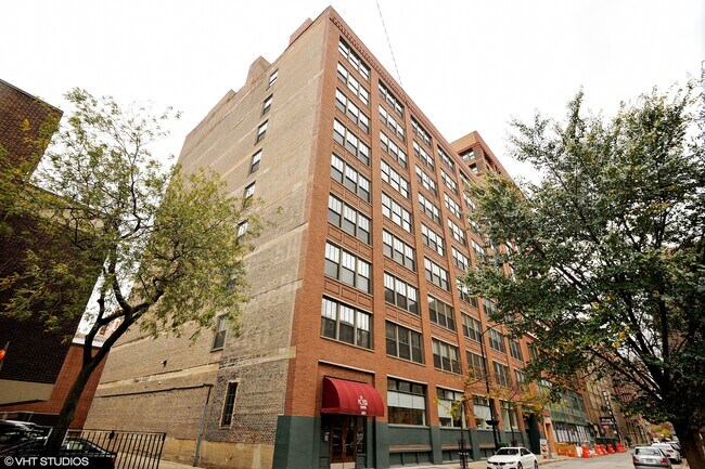 Building Photo - 621 S Plymouth Ct