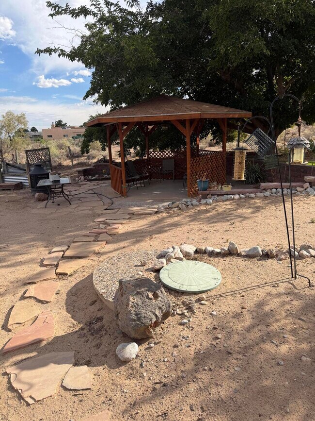 Building Photo - 675 Camino Arco Iris
