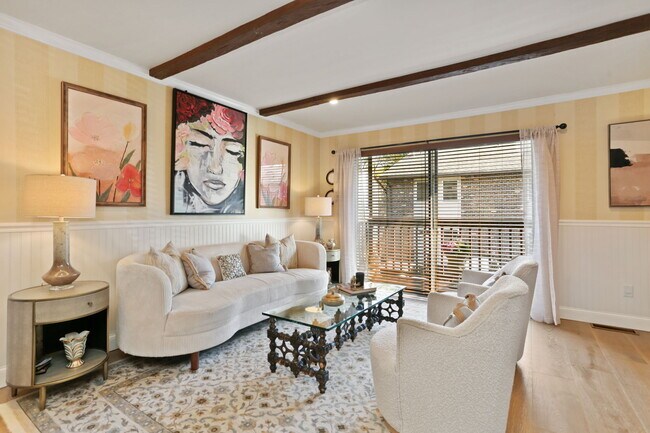 Building Photo - 376 Knapps Hwy