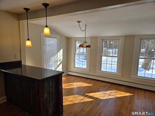 Building Photo - 623 Elm St