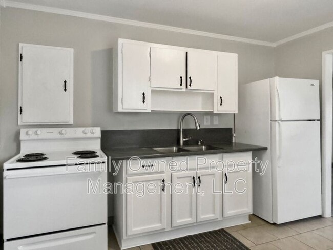 Building Photo - 5805 Chaucer Dr