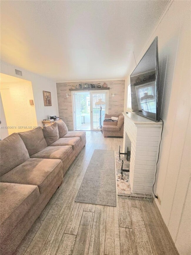 Building Photo - 1990 NE 183rd St