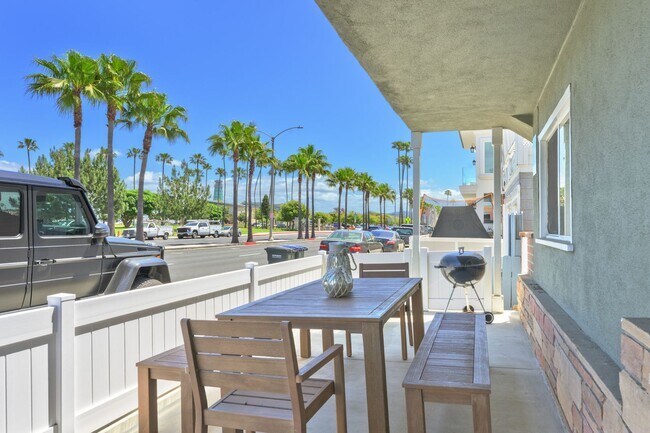 Building Photo - 1727 W Balboa Blvd