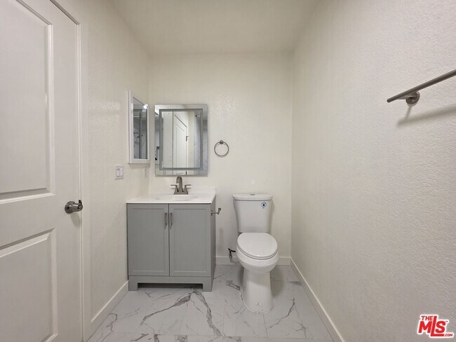 Building Photo - 912 N Ridgewood Pl