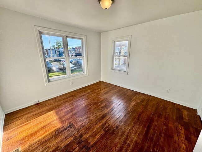 Building Photo - 5 Bedroom House - Available for Fall 2026 - Across from EMU!