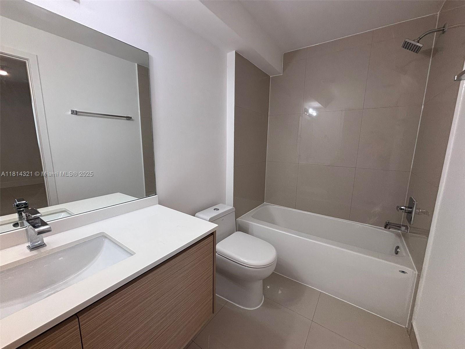 Building Photo - 600 NE 27th St