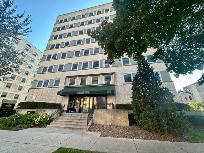 Building Photo - 1029 E Knapp St