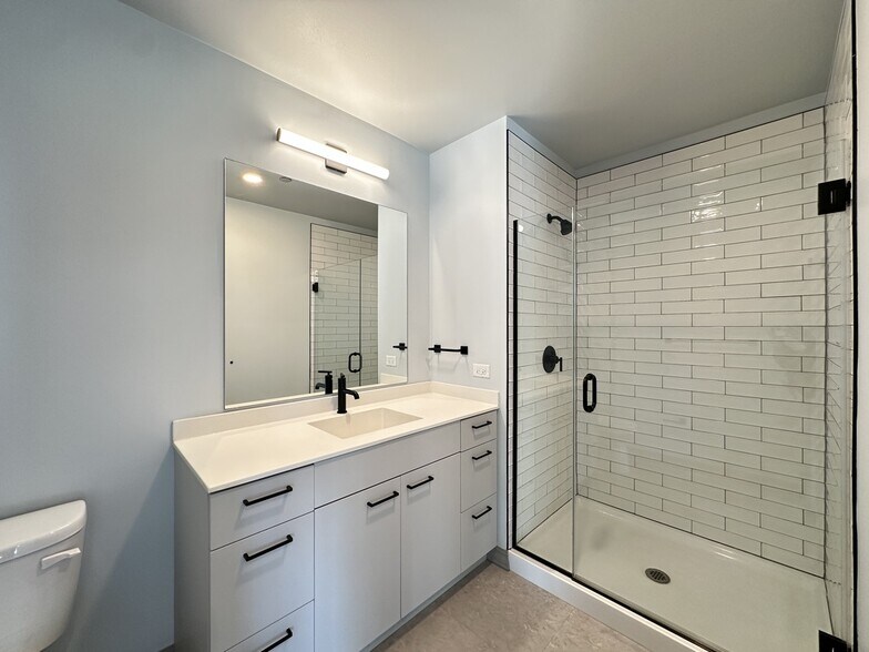 Building Photo - 2155 N Elston Ave