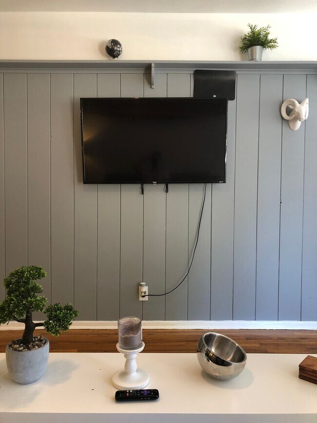 Building Photo - 12427 Chandler Blvd