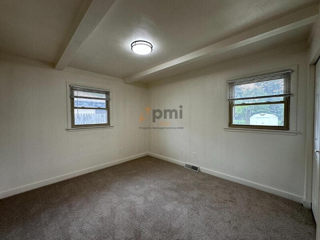 Building Photo - 2627 W 60th Dr