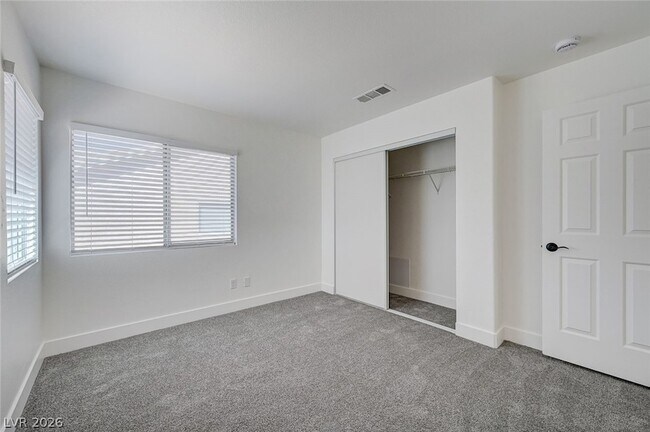 Building Photo - 242 Farlin Cir