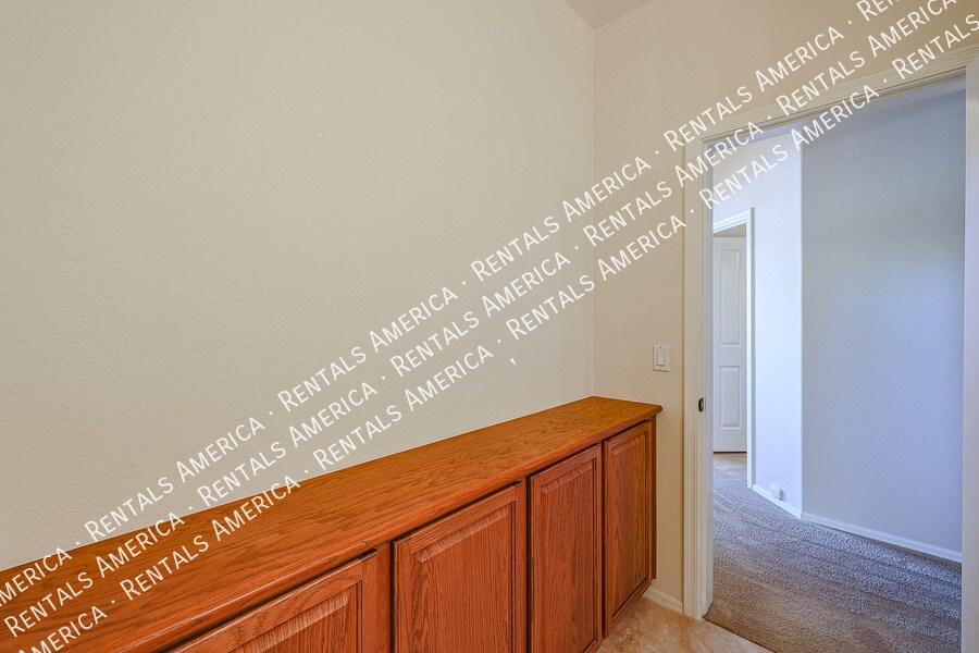 Building Photo - 16021 W Custer Ln