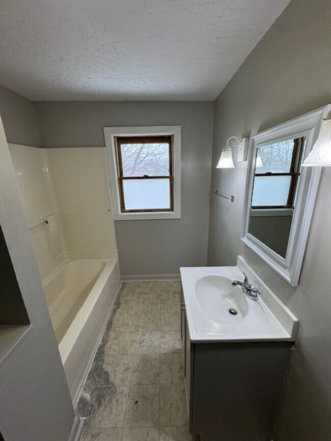 Building Photo - 3519 Weisser Park Ave