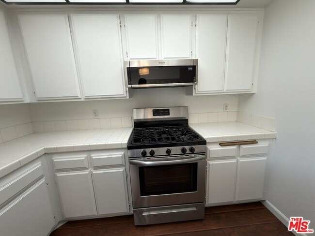 Building Photo - 9915 Variel Ave