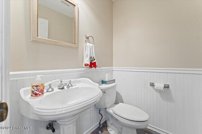 Building Photo - 7 Hill Rd