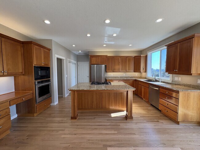 Building Photo - 10630 SW Kable St