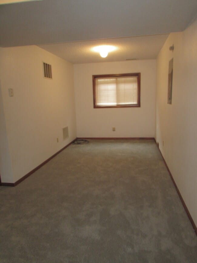 Building Photo - 3 BEDROOM | 2 BATH | DUPLEX | WEST