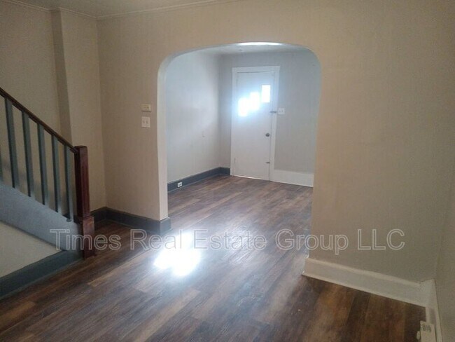 Building Photo - 206 W Railroad St