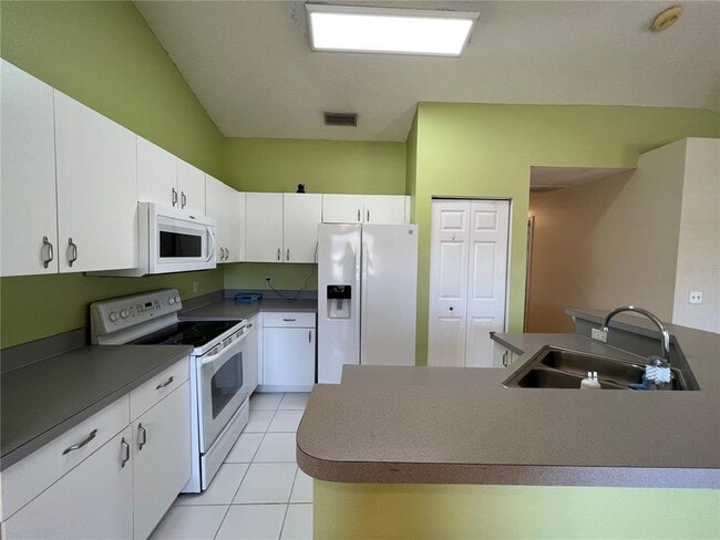 Building Photo - 6807 Kingston Dr