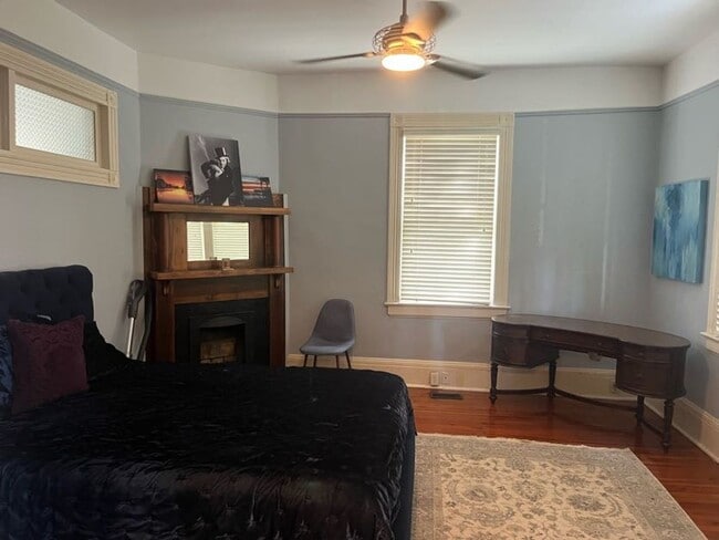 Building Photo - Available for lease May-September 2026. Stunning Fully-Furnished 3 BR/2.5 BA Available in the Hea...