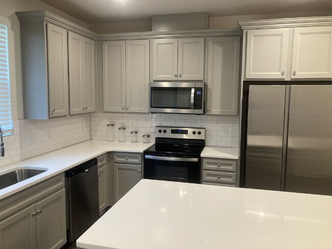 Building Photo - FULLY FURNISHED Home in Hermatige