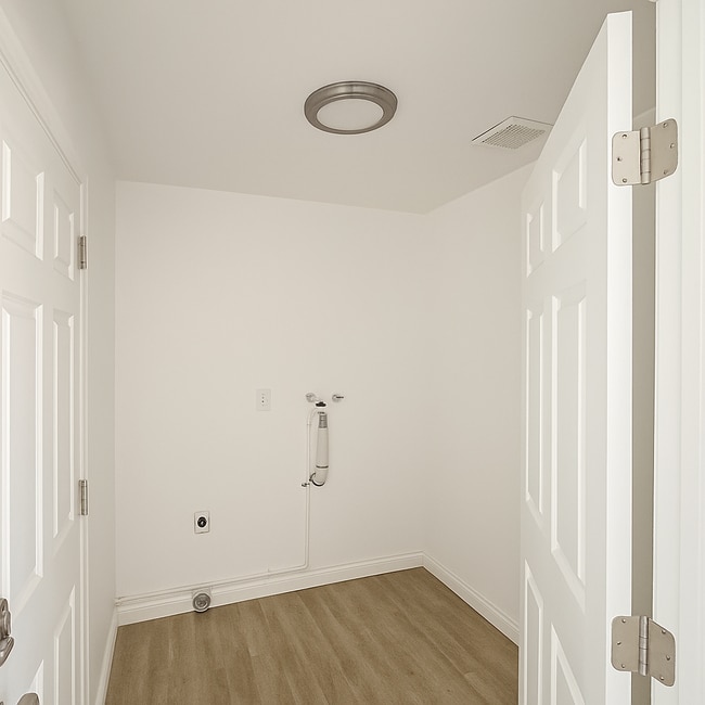 Building Photo - 16549 Mossdale Ave