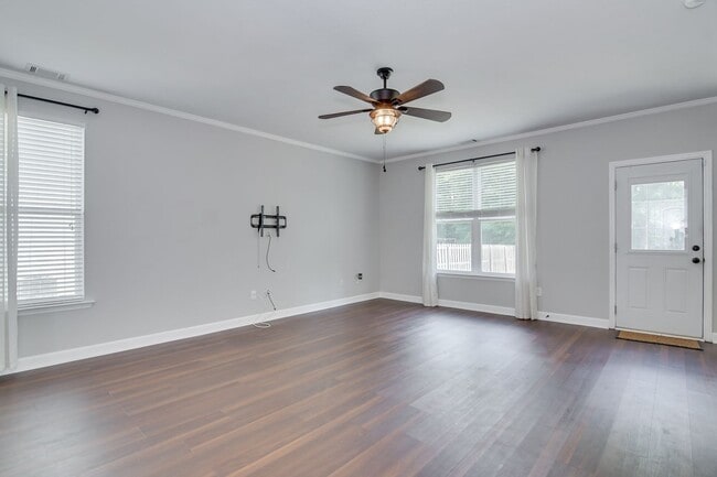 Building Photo - Beautiful 4 Bedroom in Great Neighborhood!