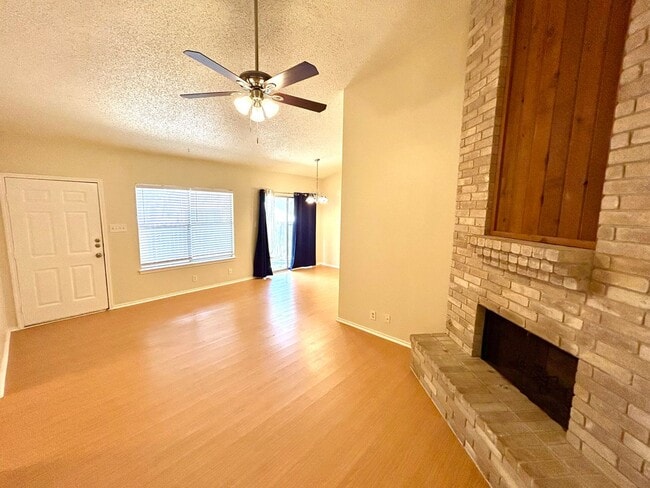 Building Photo - MUST SEE! Spacious Duplex With Garage & Google Fiber Access!