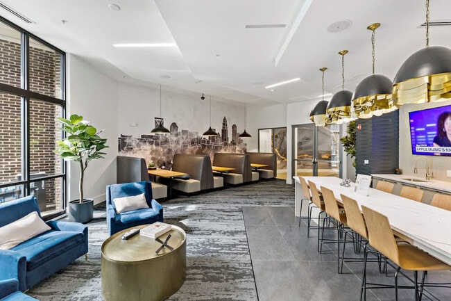 Building Photo - 205 S Kings Dr