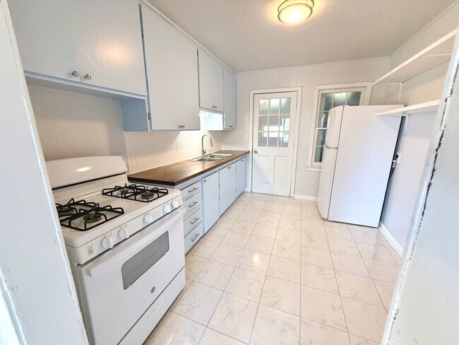 Building Photo - Cute 2BD 1BA Bungalow in Bethany!!