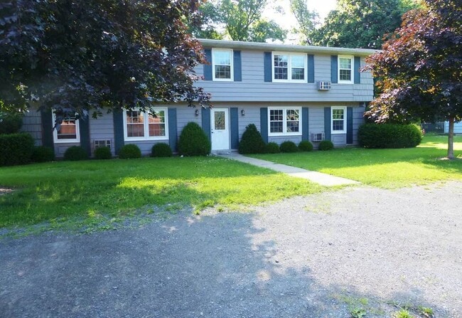 Building Photo - 5 Orchard Park