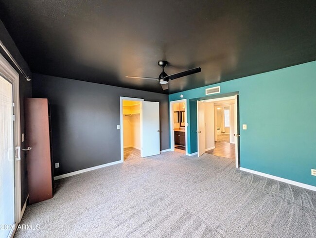 Building Photo - 10044 N 39th Ln