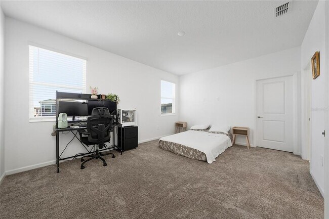 Building Photo - 4132 Jespersen St