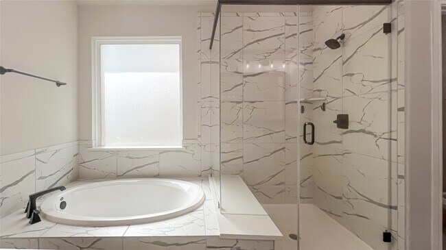 Building Photo - 732 Lake Lacosta Dr