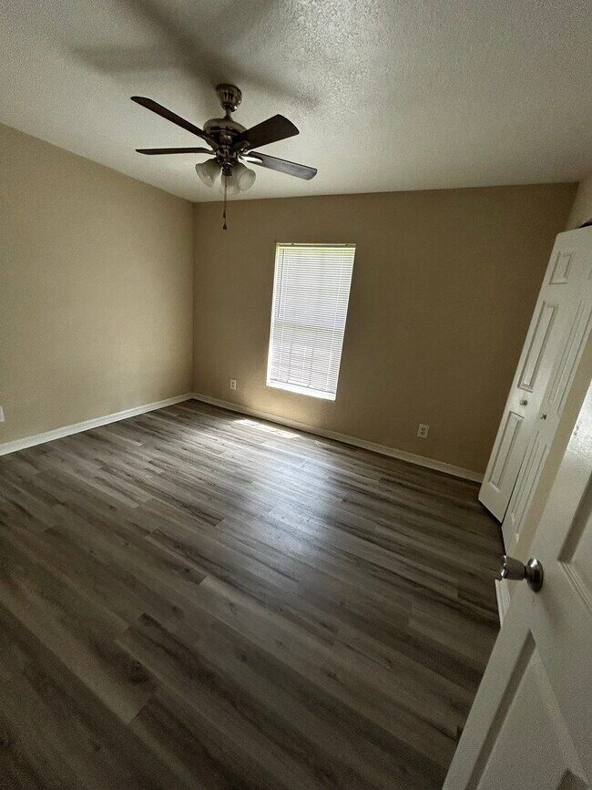 Building Photo - Quail Run Duplex