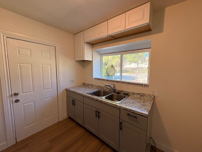 Building Photo - 15635 Curtis Ave