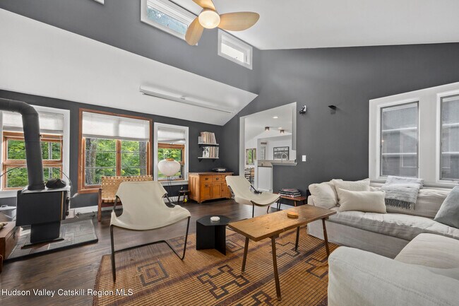 Building Photo - 46 E Pond Lilly Rd