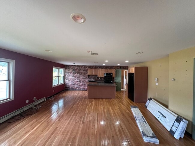 Building Photo - 2 Concord Dr