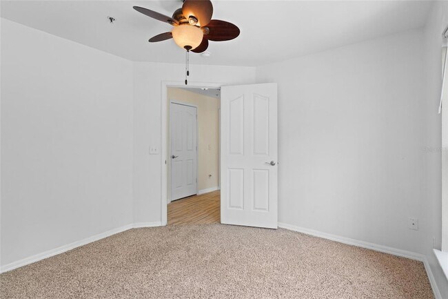 Building Photo - 754 Centervale Dr