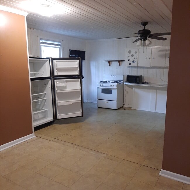 Kitchen - 109 Second St SE