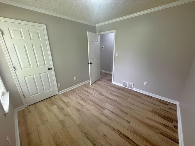 Building Photo - 9040 Pepper Hollow Ct