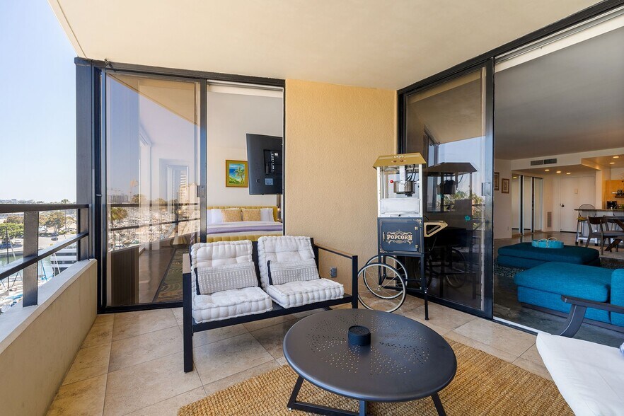 Building Photo - 4267 Marina City Dr