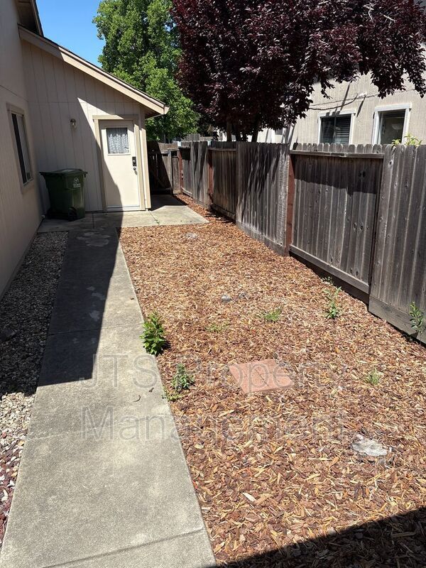Building Photo - 8987 Paso Robles Way