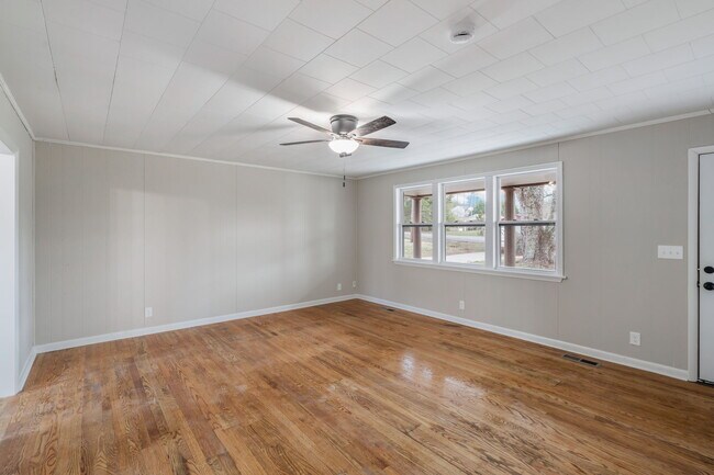 Building Photo - 117 Gayle Ave