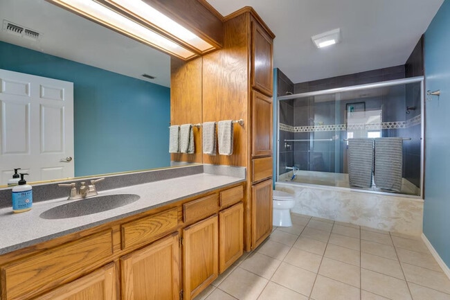 Building Photo - 15237 Isabella Ct