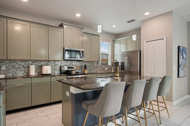 Building Photo - 4761 Kings Castle Cir