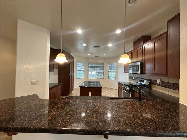 Building Photo - NW Visalia Home Coming Soon!