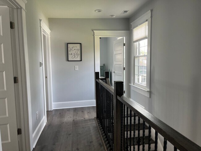 Building Photo - Gorgeous Brand New 3/2 Move In Ready Now!